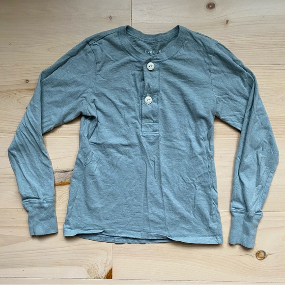 Everlane ReCotton Henley in Pale Sage - Picture 3 of 6
